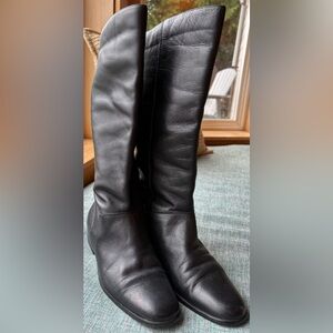 Worthington Black Leather Knee-High Pull-on Boots w 1 1/4” Heel & Elastic Back